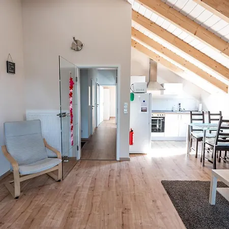 - Goldener Grund Apartment