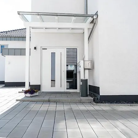 - Goldener Grund Apartment *