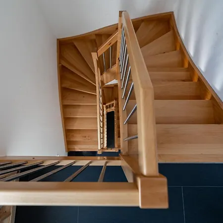 - Goldener Grund Apartment *
