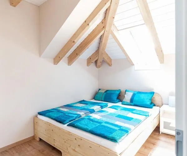 - Goldener Grund Apartment