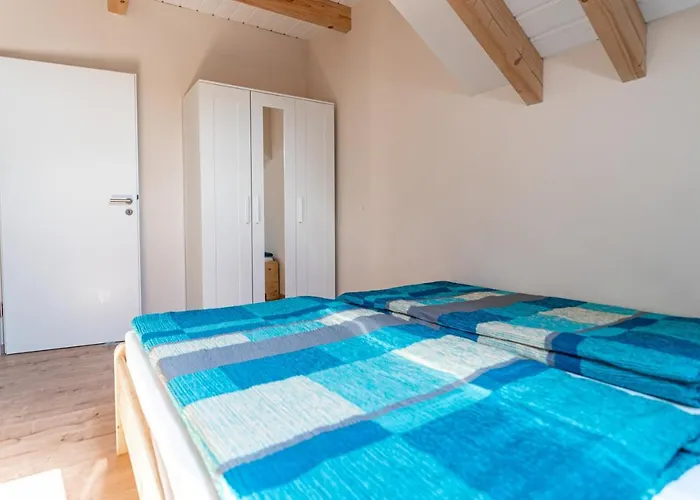 - Goldener Grund Apartment *