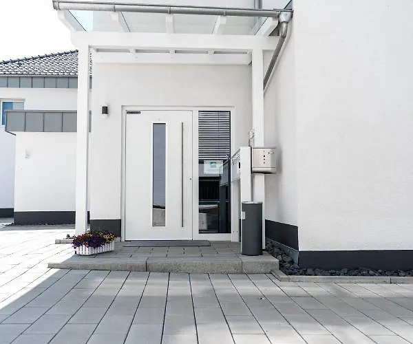 - Goldener Grund Apartment *